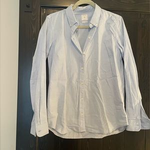 Gap long sleeve button down shirt. Size large.